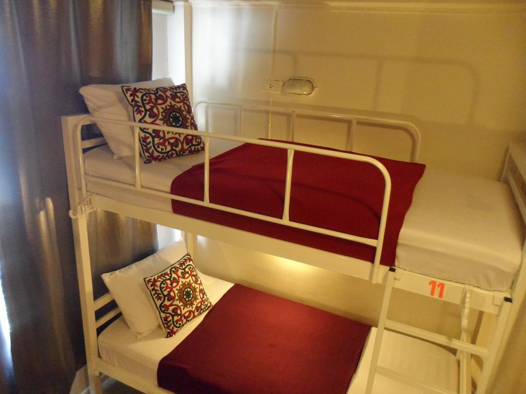 Need Sleep Hostel Bangkok Exterior photo