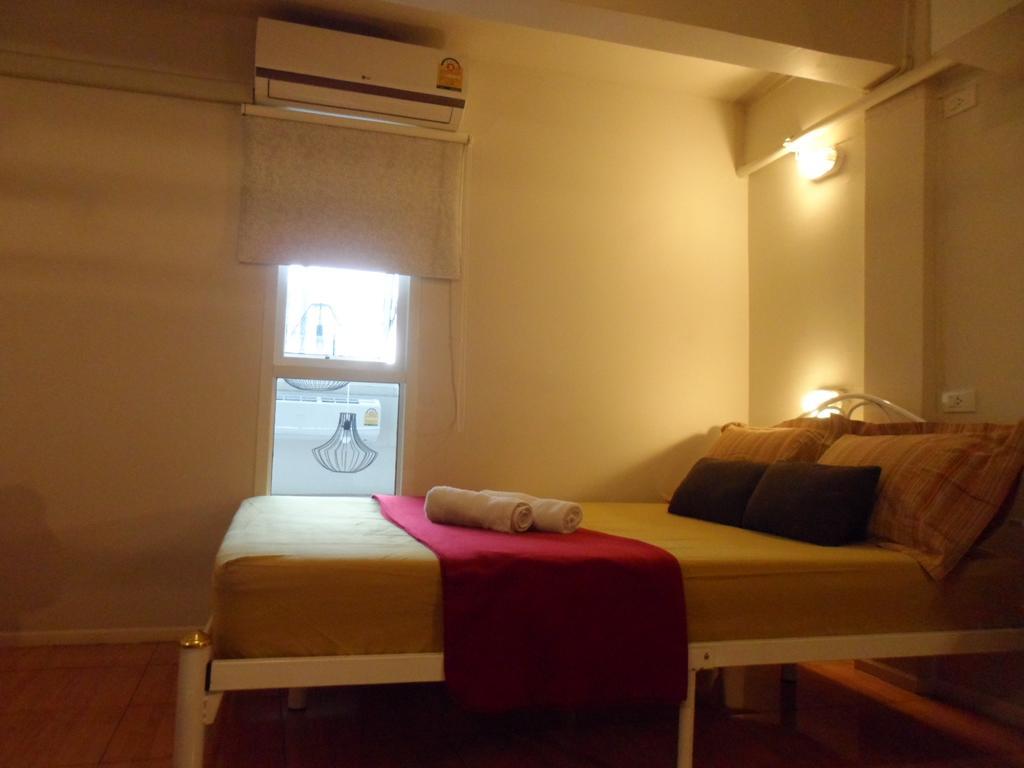 Need Sleep Hostel Bangkok Exterior photo